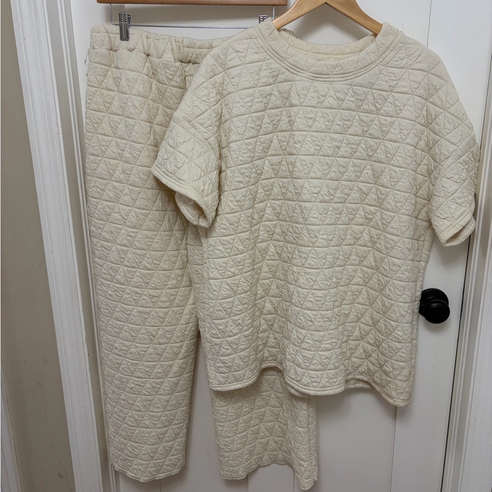 Fashion 2 Piece Quilted Lounge Set Cream Short Sleeve Top and Pants Womens 2XL